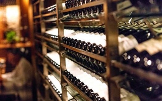 3814 – CAVE A VINS  ET VENTE PRODUITS REGIONAUX