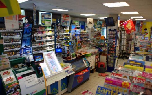 4099 – PROCHE MER : TABAC+MURS COMMERCIAUX+MAISON 125M²